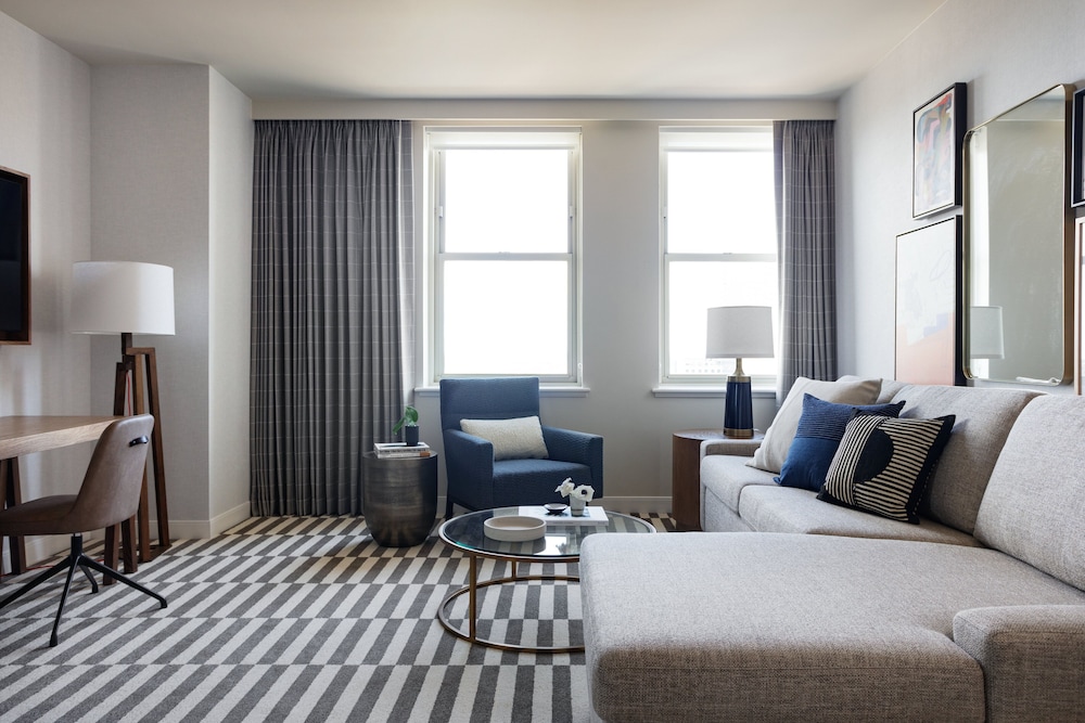 Suite, 1 Bedroom, Roll-in Shower (Mobility) - Photo 6