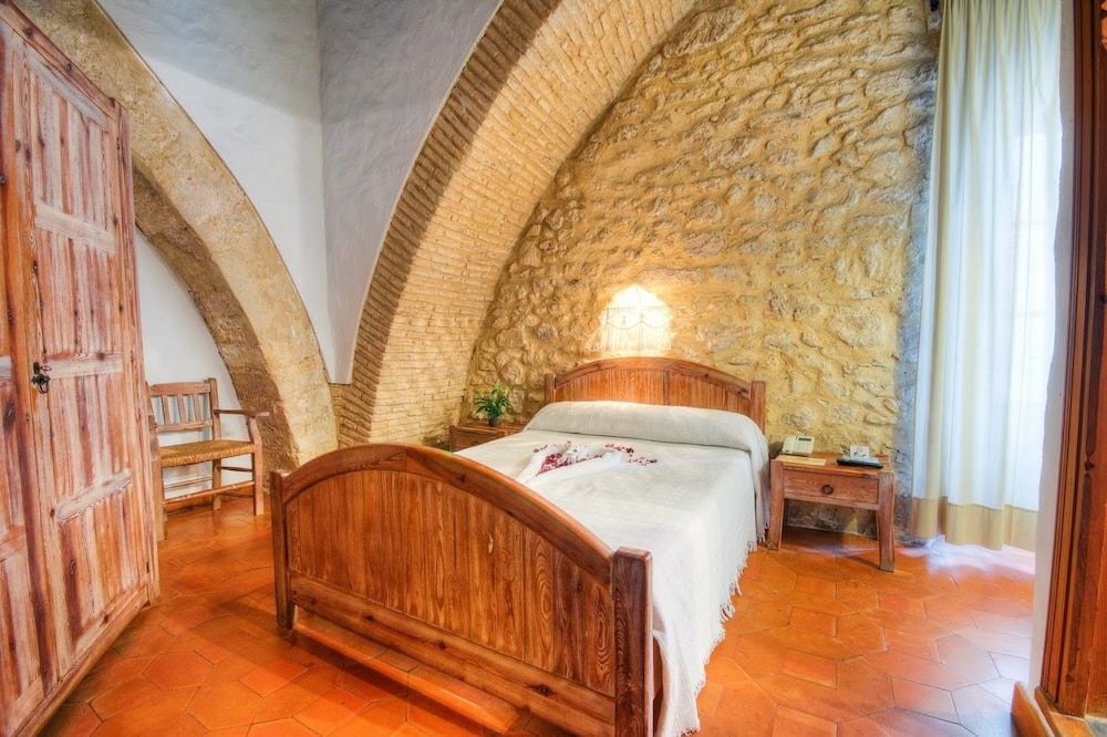 Double or Twin Room - Photo 7