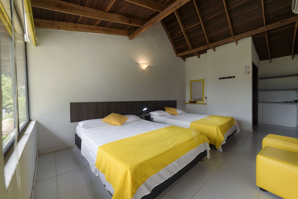 Habitación Para Cuatro Personas, 3 Camas.