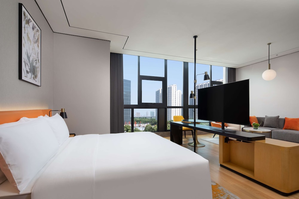 Deluxe Room, 1 King Bed - Photo 6
