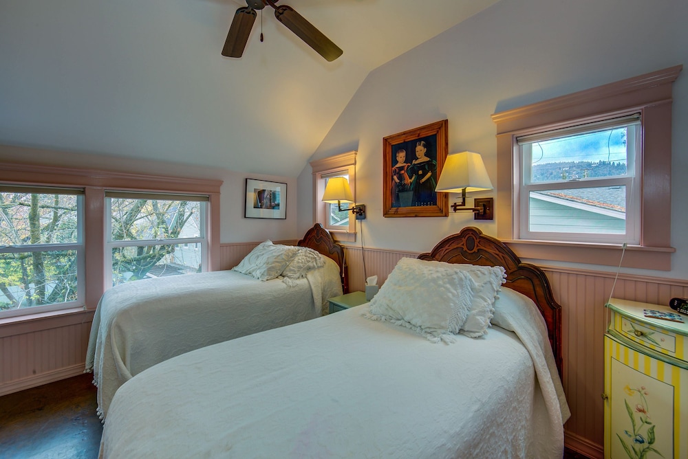 Luxury Suite, Jetted Tub, Garden View
