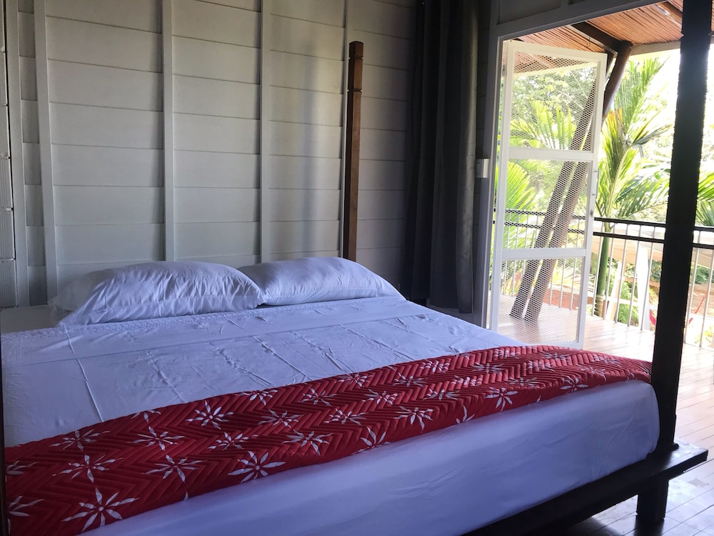 Deluxe Room, 1 King Bed, Non Smoking, Ocean View photo 1