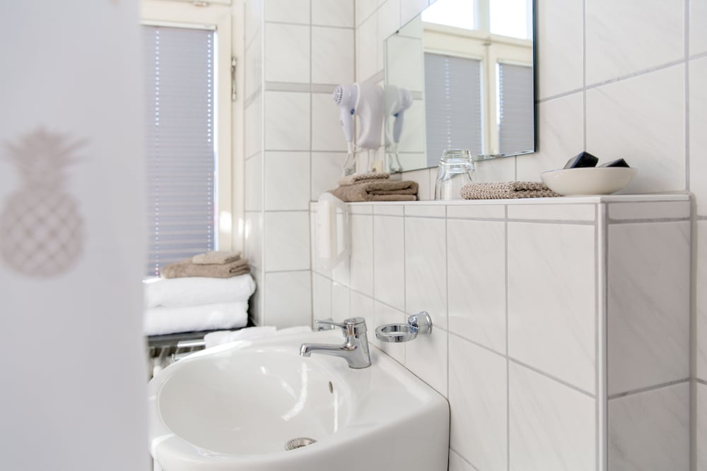 Single Room, Private Bathroom photo 3