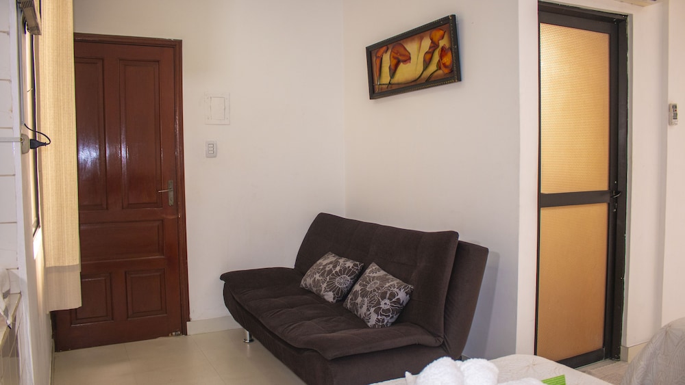 Economy Triple Room, 1 Bedroom, Private Bathroom photo 2