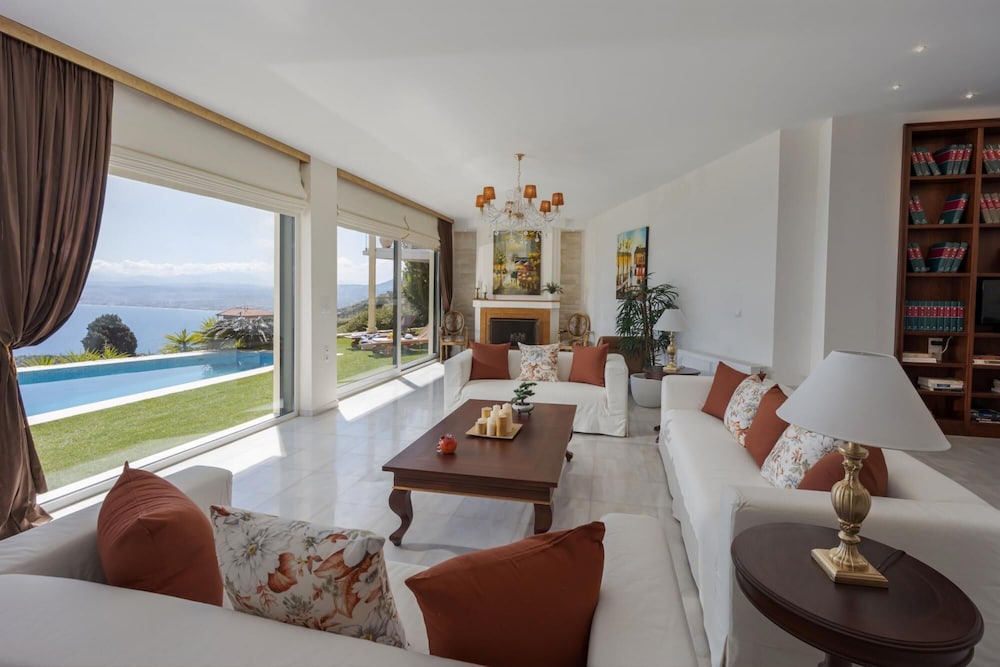 Villa photo 1