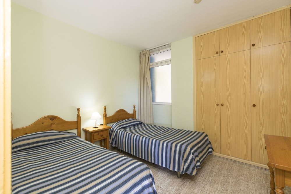 Economy Room, Balcony
