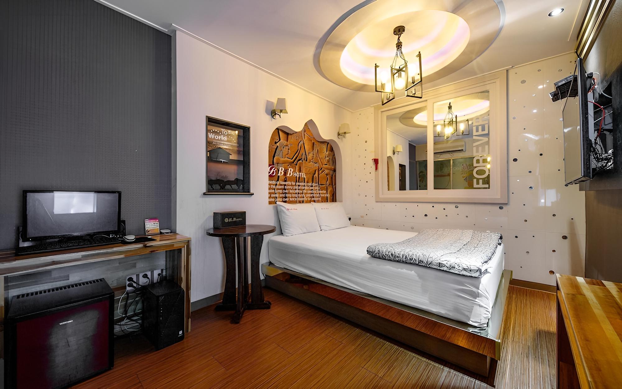 Room (Standard (OTT)) - Photo 10