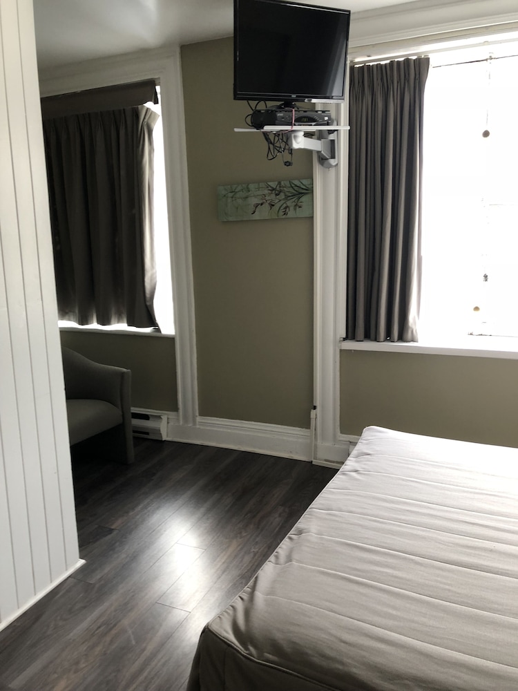 Queen size bed Room, Private Bathroom - Photo 3