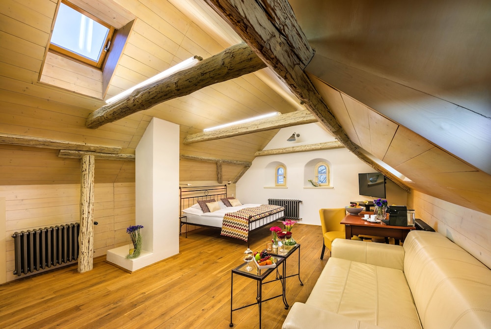 Luxury Suite photo 1