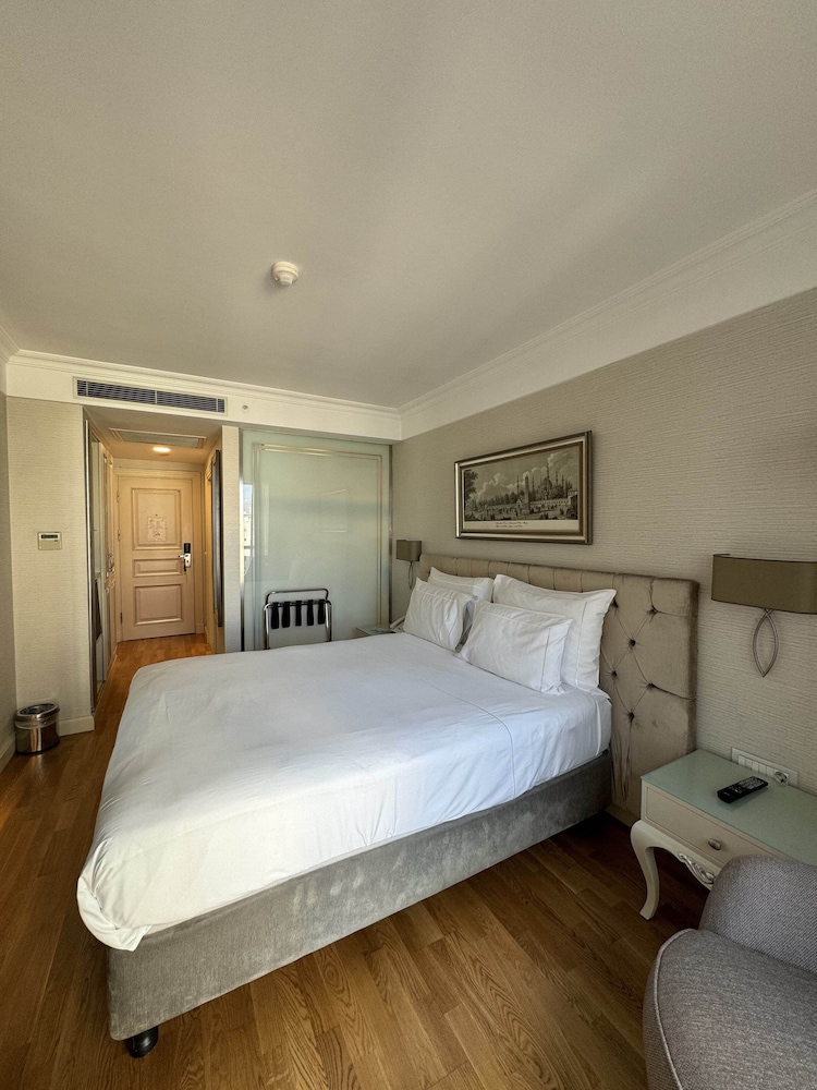 Superior Double or Twin Room, City View photo 1