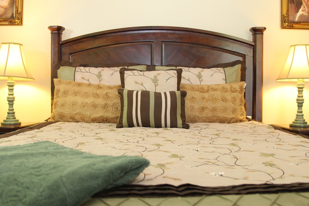 Hideaway Suite (Pets Not Allowed)