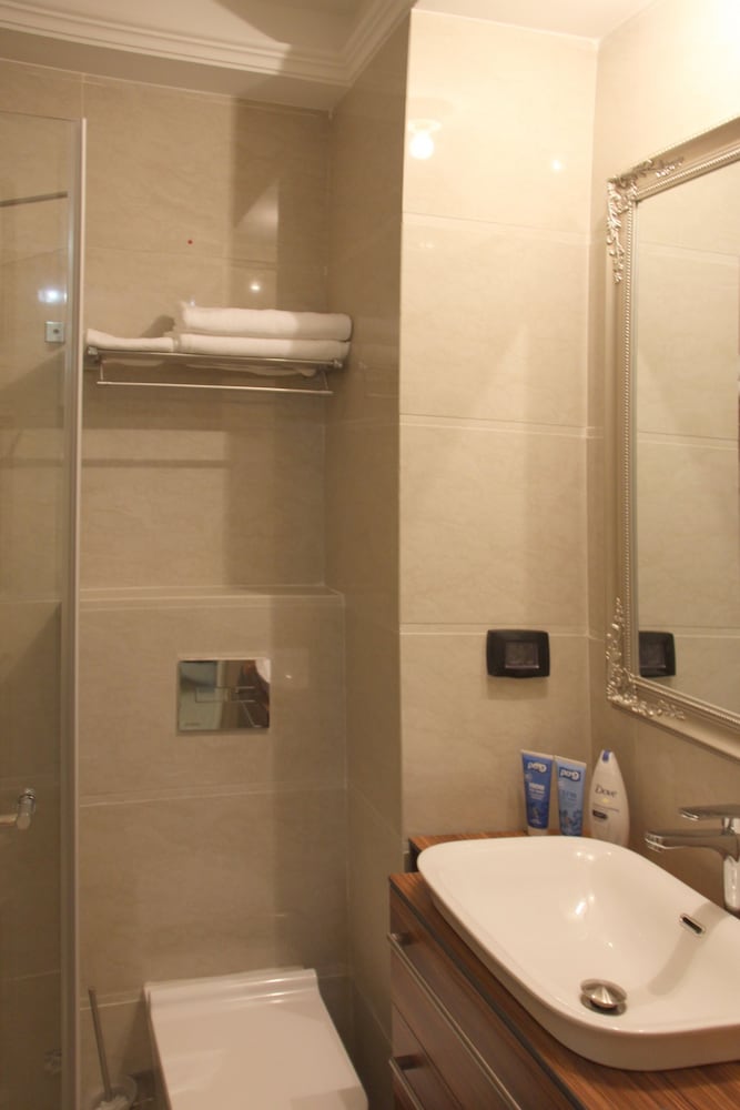 Romantic Double Room, 1 Bedroom, Non Smoking, Courtyard View photo 3