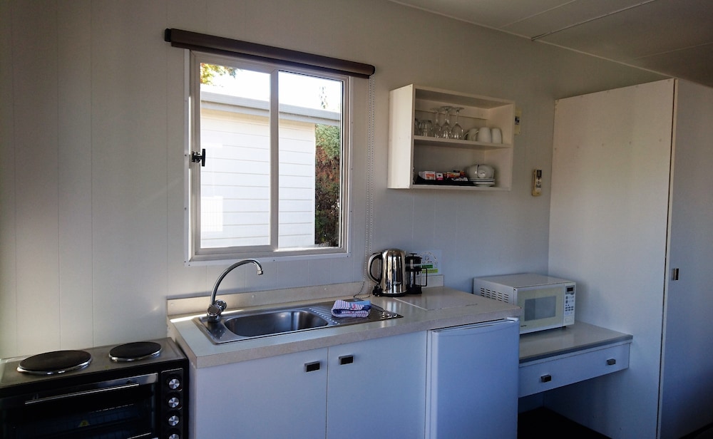 Basic Cabin, Ensuite - Photo 3