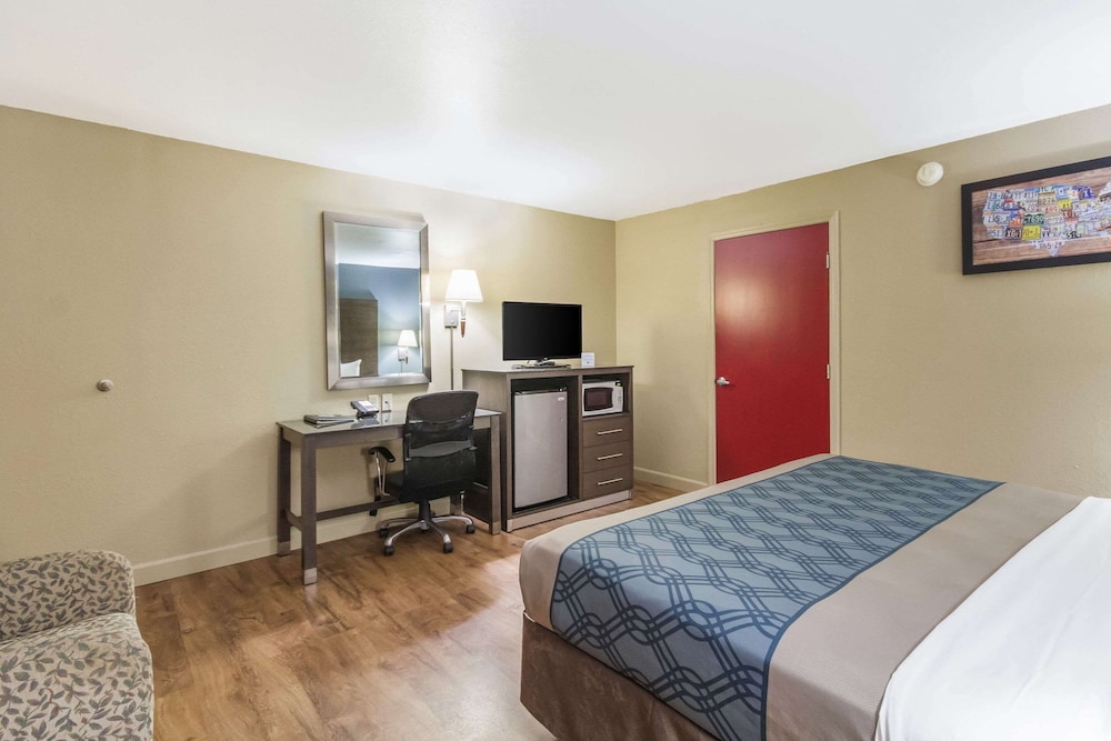 Room, 1 King Bed, Accessible, Non Smoking - Photo 6