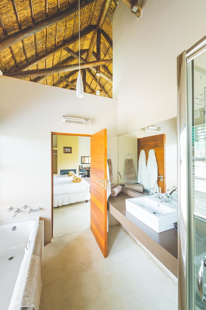 Executive Bungalow photo 2