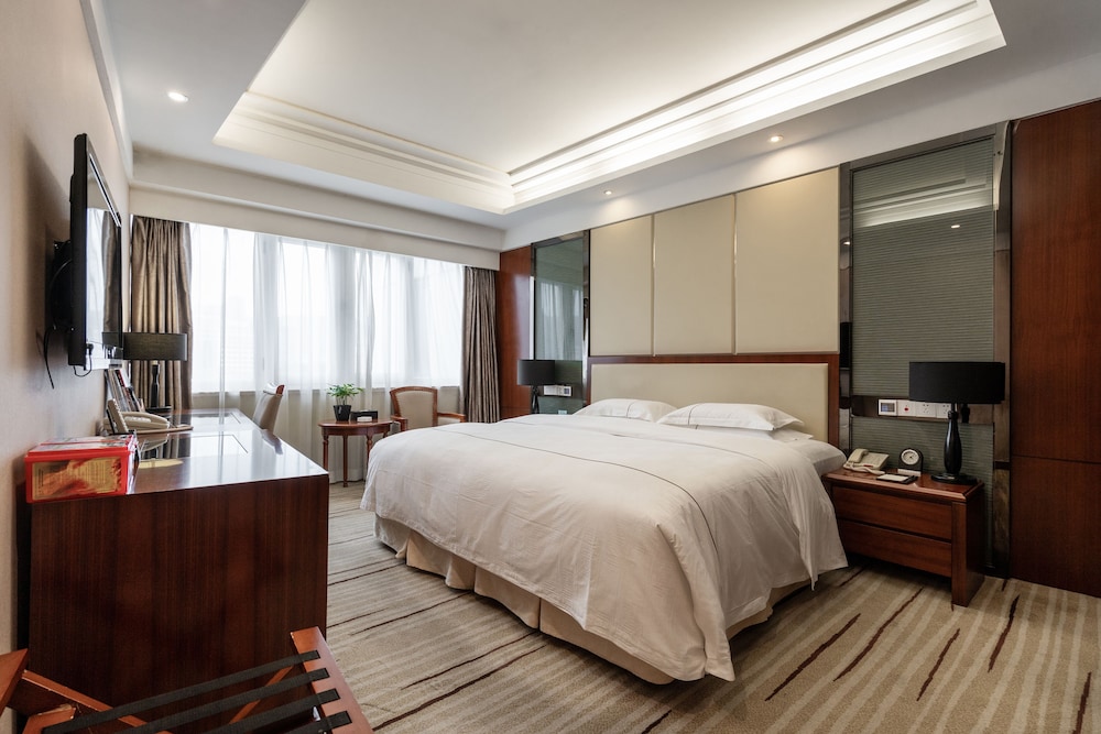 Deluxe King Room photo 1