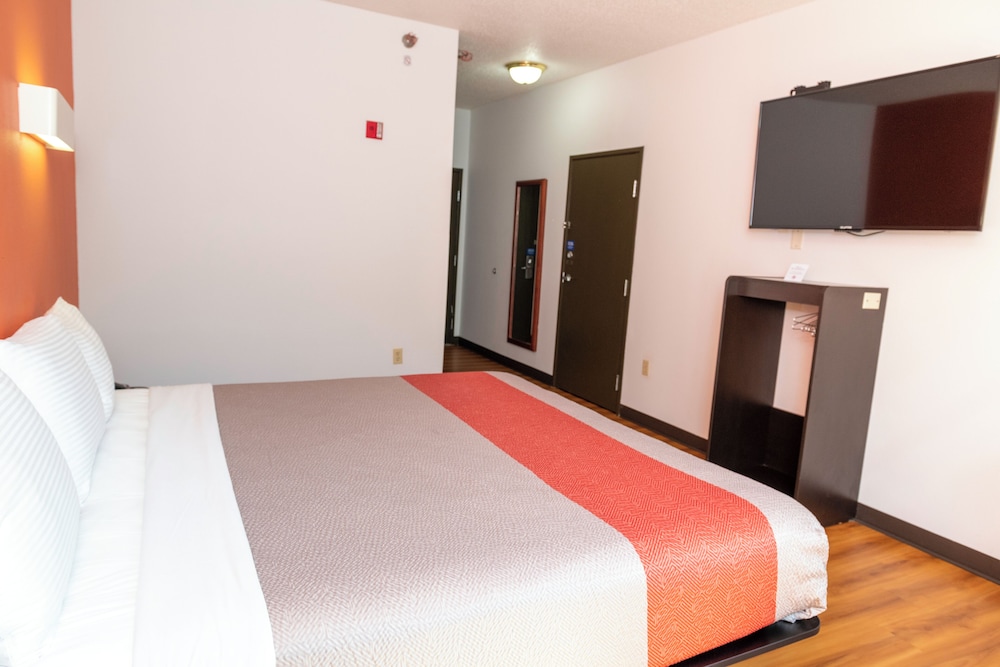 Standard Single Room, 1 King Bed, Accessible Bathtub, Non Smoking photo 1