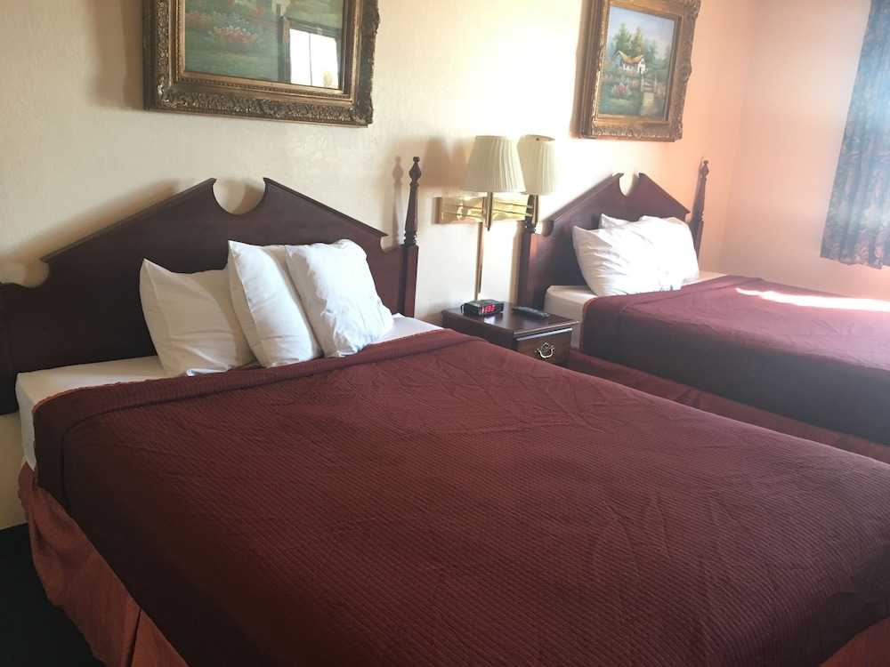Standard Room, 2 Queen Beds, Non Smoking photo 1