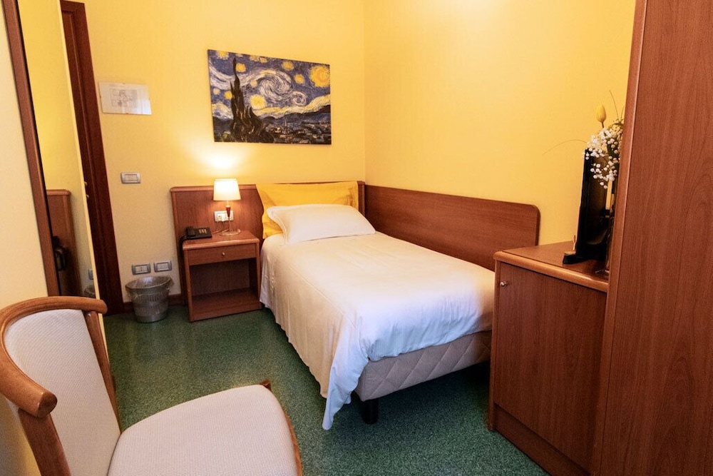 Single Room photo 1