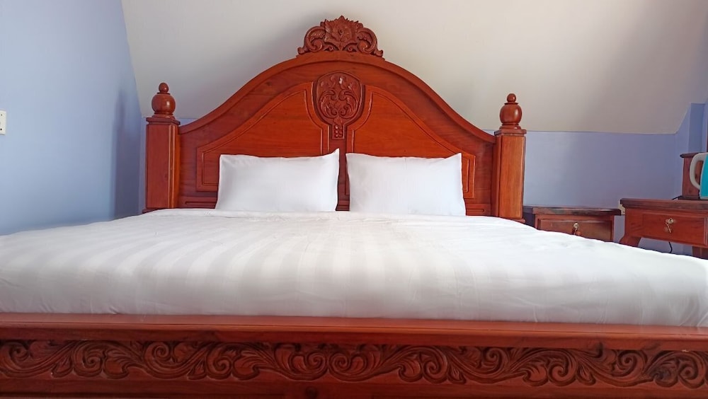 Deluxe Double Room, 1 King Bed, Hill View, Garden Area photo 1