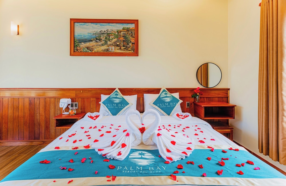 Deluxe Double Room, 1 Queen Bed, Balcony, Pool View photo 2