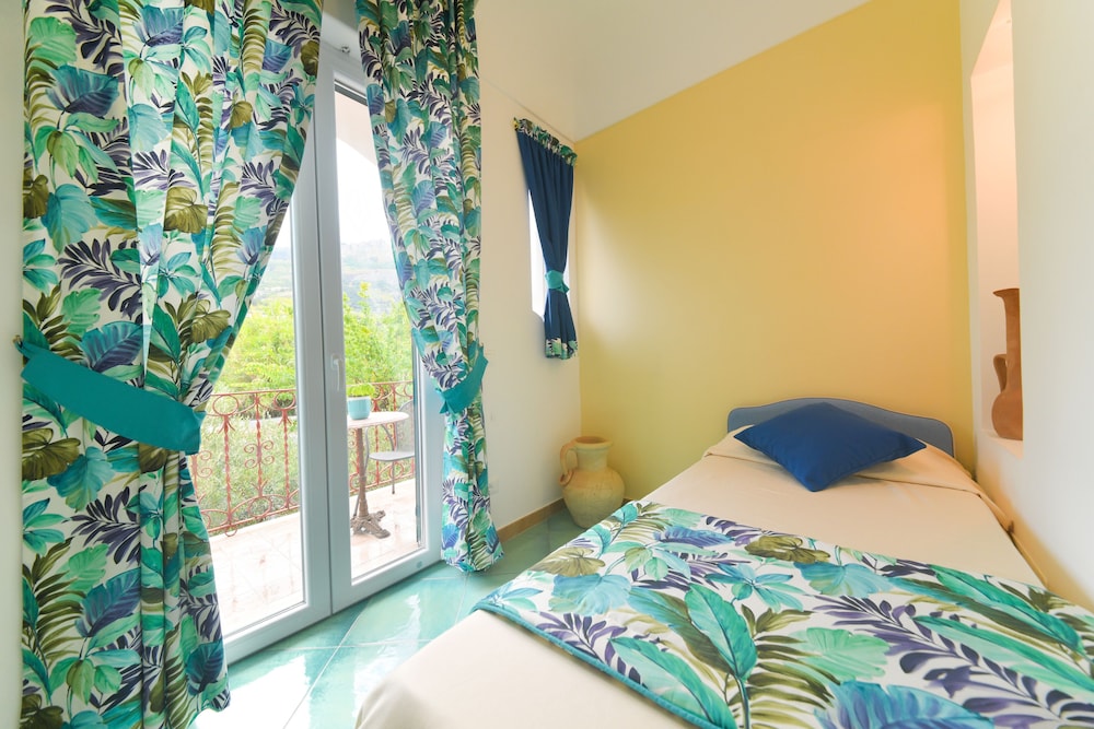 Basic Double Room photo 2
