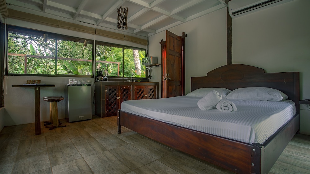 Deluxe Bungalow, 1 King Bed (Corteza) photo 1