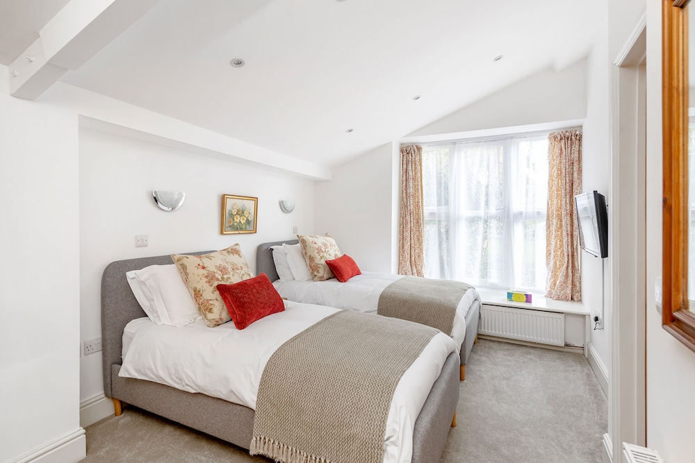 Deluxe Studio Suite, Multiple Beds, Non Smoking, Courtyard View photo 2