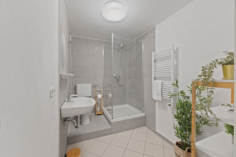 Grand Apartment, 3 Bedrooms, Kitchen, Garden Area photo 2