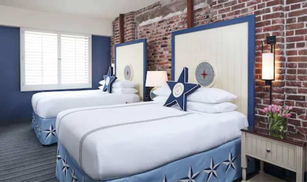 Room, 2 Queen Beds, City View - Photo 1