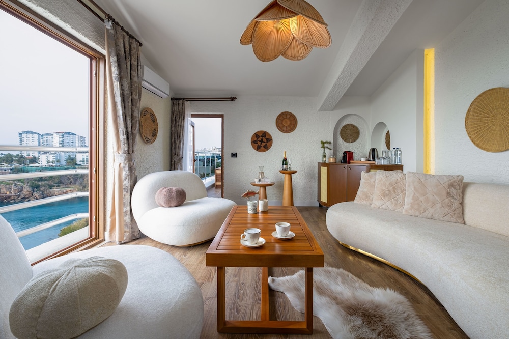 Luxury Suite, Terrace, Sea View thumbnail 5