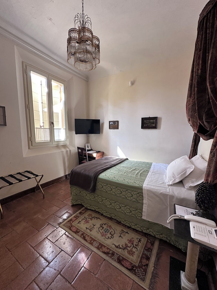 Economy Room, Courtyard View