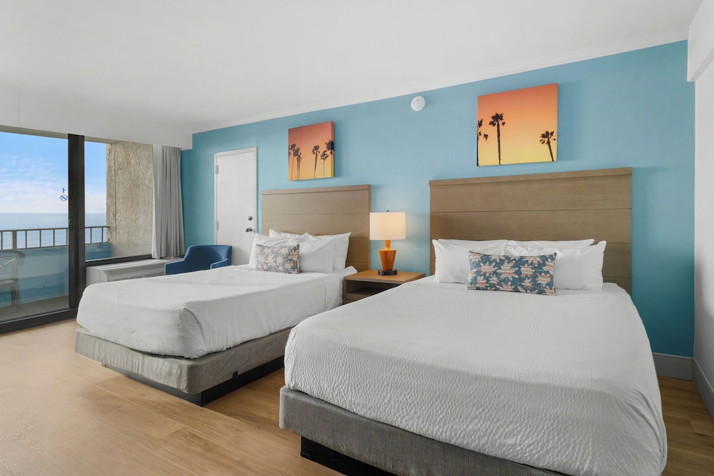 Oceanfront Deluxe Room - Photo 3