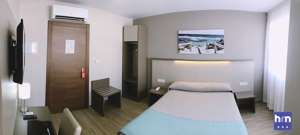 Deluxe Room - Photo 2