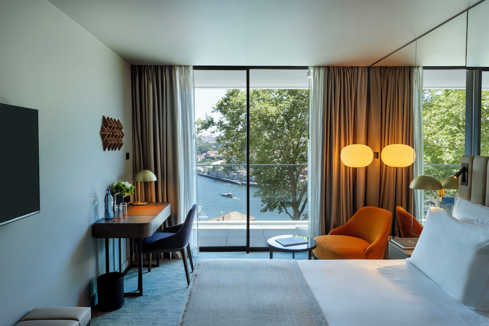 Superior Room, Courtyard View thumbnail 5