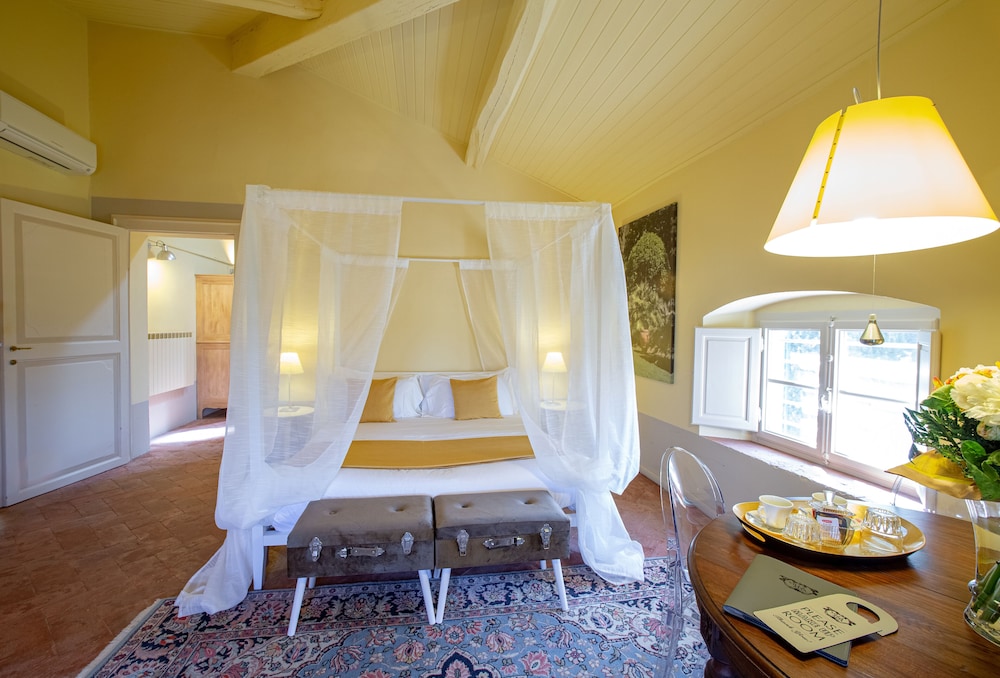 Deluxe Suite photo 1