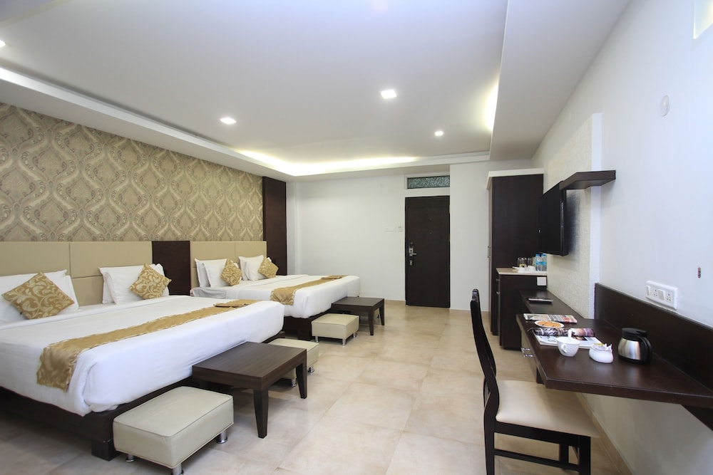 Family Double or Twin Room, 2 Bedrooms, City View photo 1