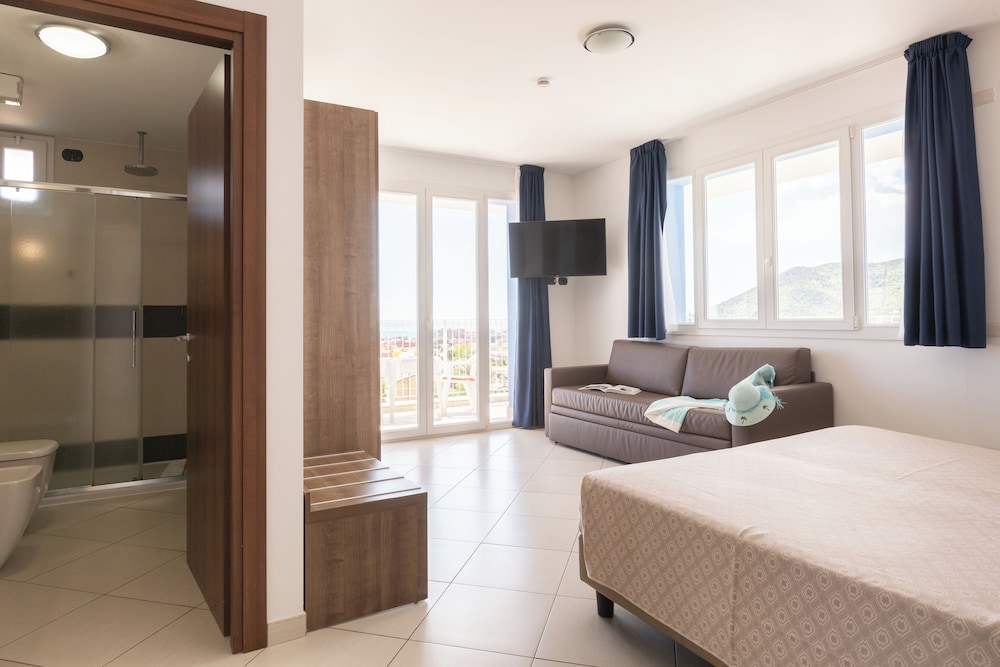 Deluxe Quadruple Room photo 2