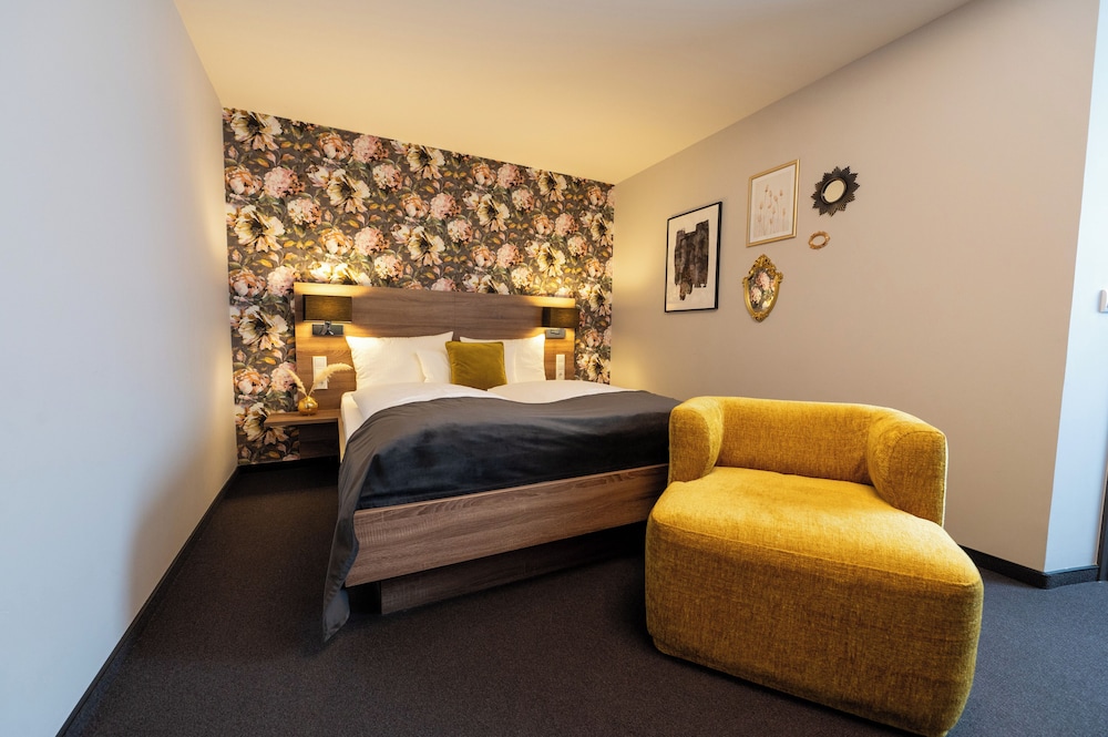 Deluxe Double Room, Non Smoking - Photo 9