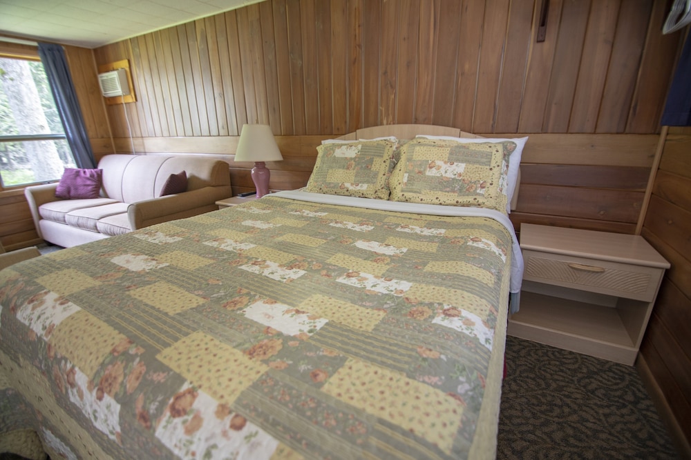 Rustic Twin Cedars South photo 1
