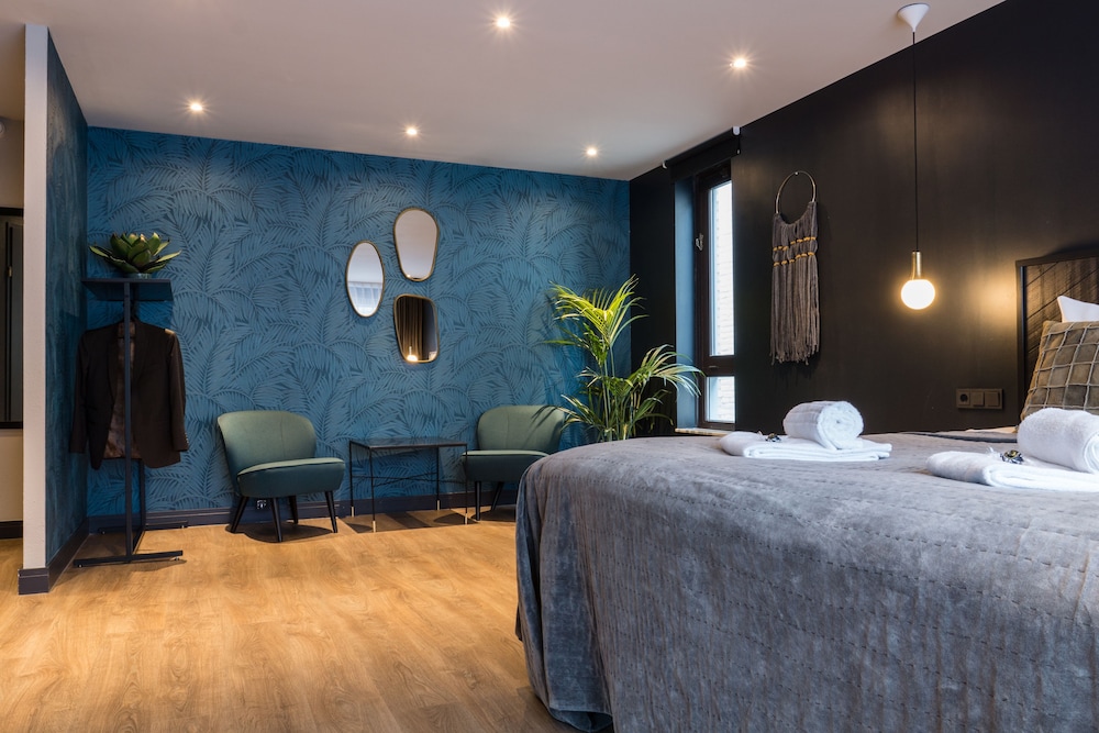 Family Studio Suite, Kitchenette, City View photo 2