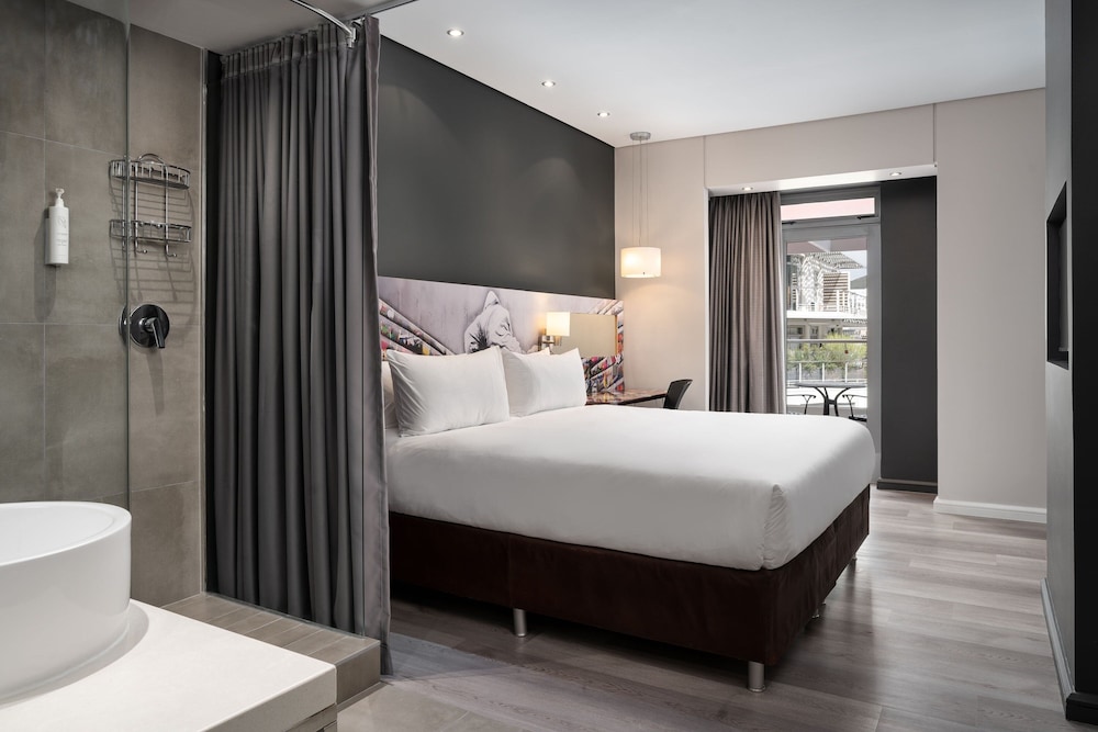 Room, 1 King Bed, Balcony - Photo 1