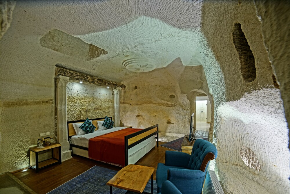 Executive Suite - Photo 6
