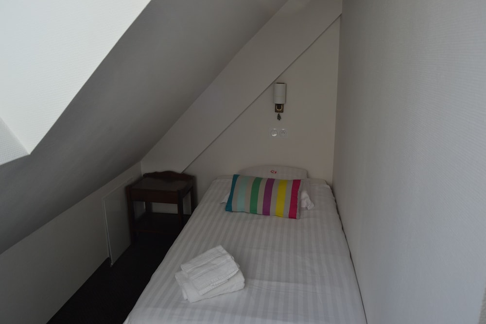 Basic Triple Room photo 3