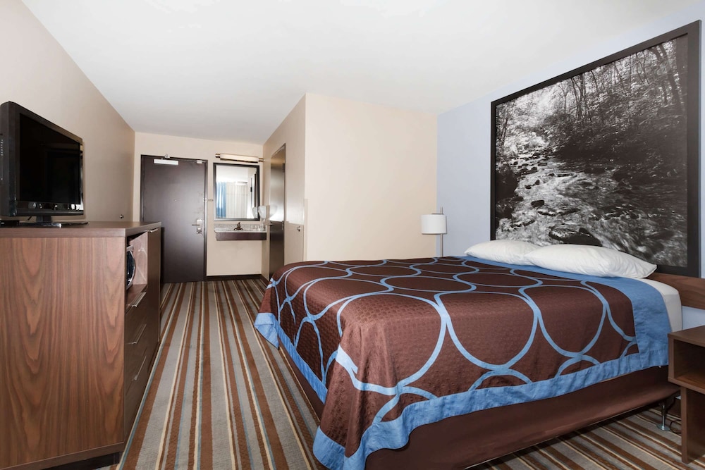 Room, 1 Queen Bed, Non Smoking, Ground Floor (First Floor) - Photo 2