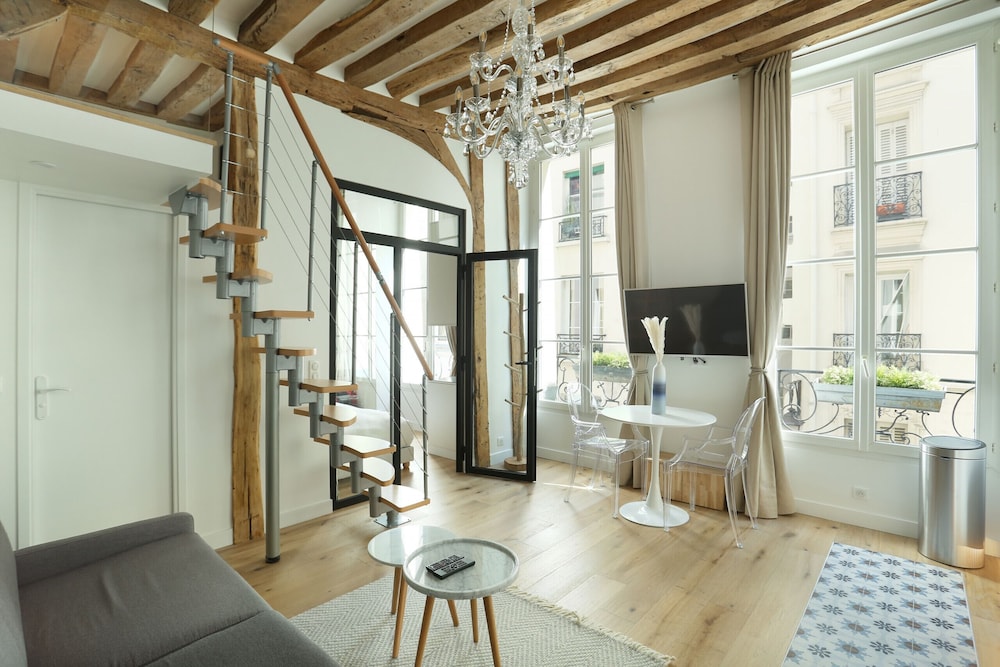 Apartment (Bourg Tibourg 2) photo 1