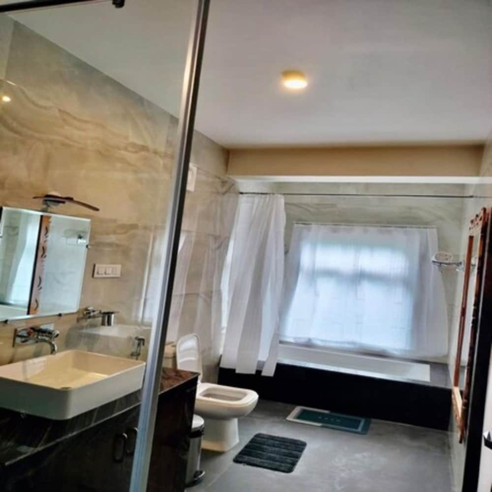 Premium Room with Mountain & Forest View photo 3