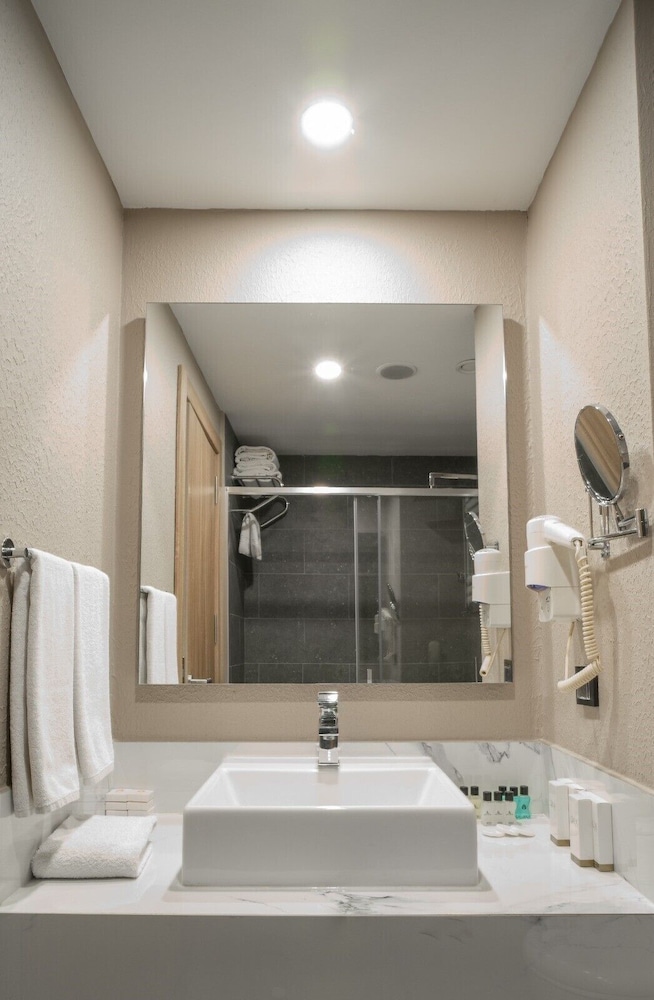 Deluxe Triple Room photo 3