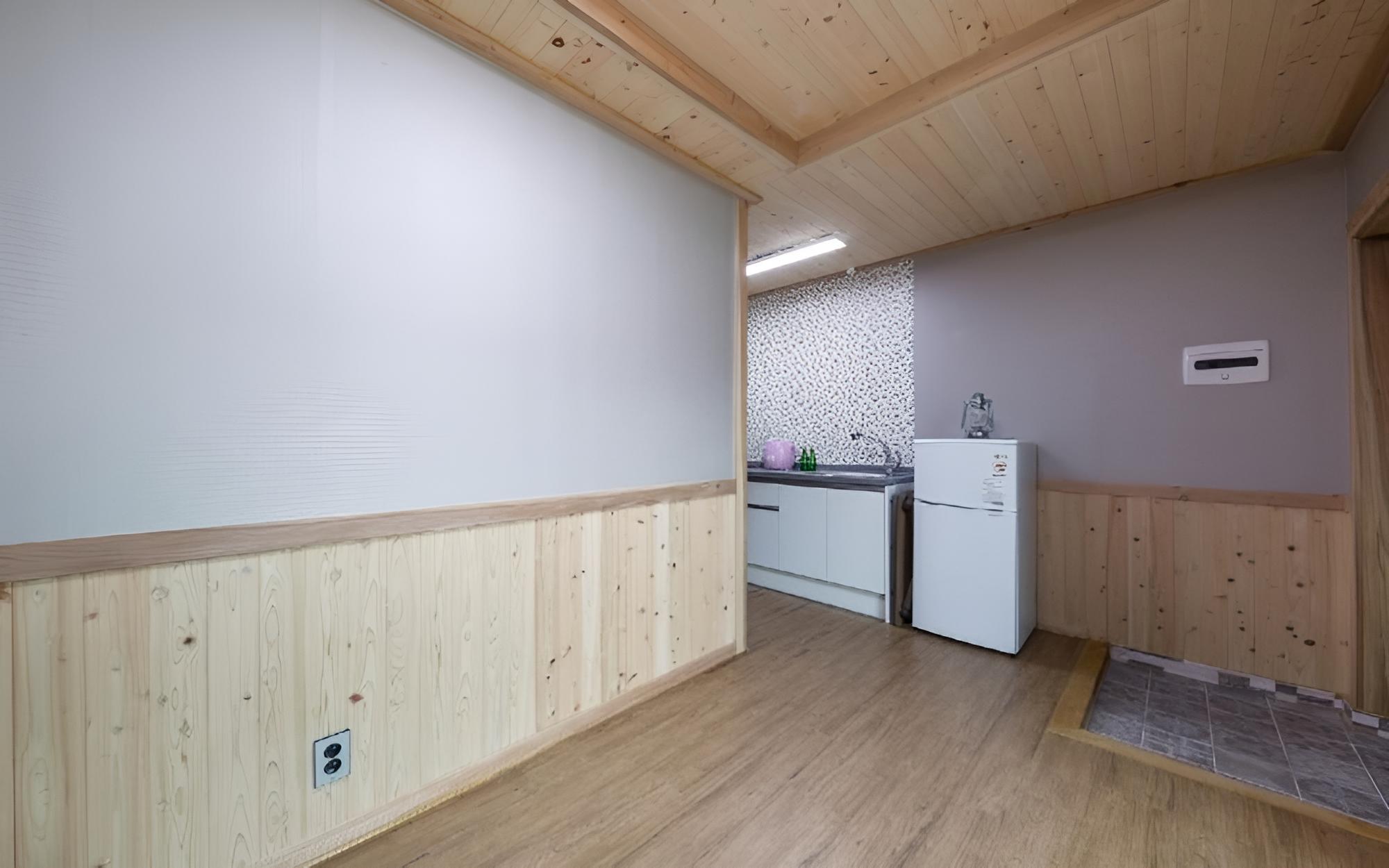 Room (Cornus Fruit Room)
