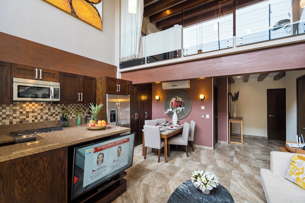 Deluxe Townhome, 2 Bedrooms, Mezzanine